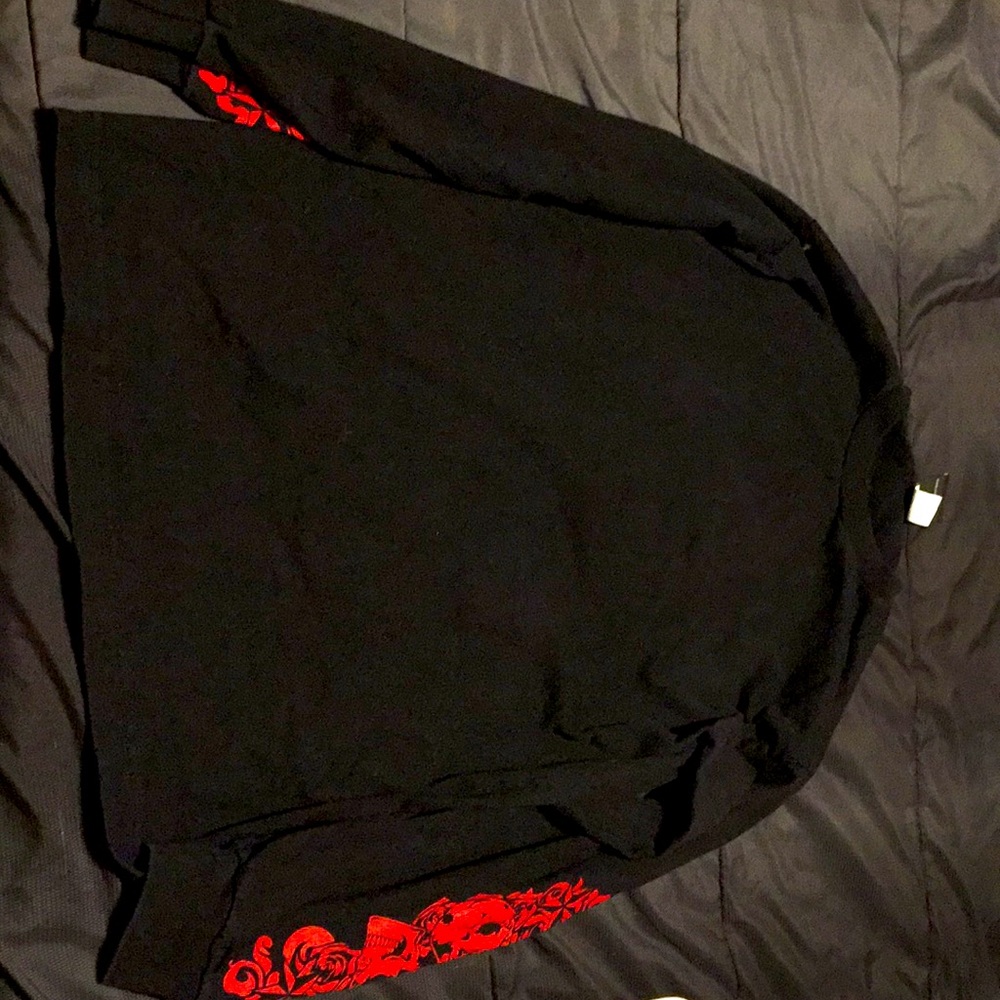 Long sleeve shirt with Red Design